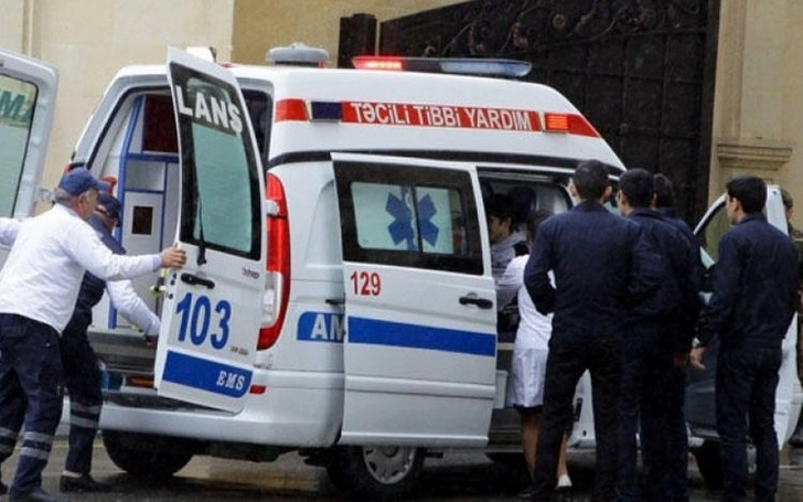 Пешеход, сбитый автомобилем в Баку, скончался в больнице