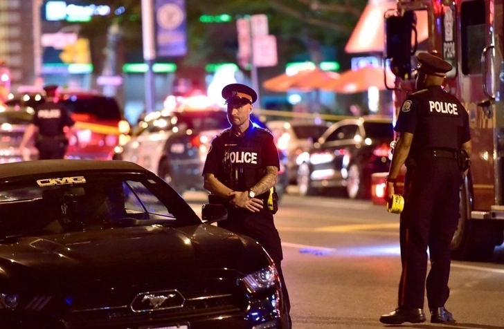 В стрельбе в Торонто погиб один человек