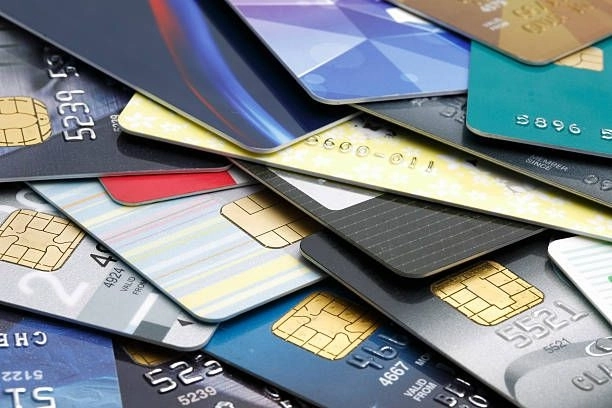 Объем операций с кредитными картами снизился на 20%