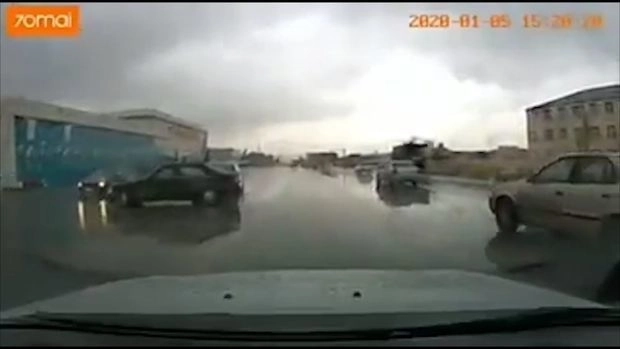 Авария в Баку попала на камеру - ВИДЕО