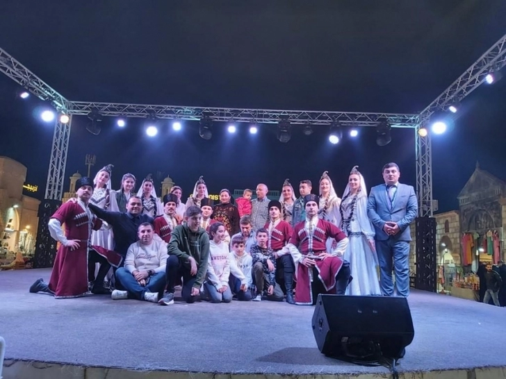 Азербайджанские танцы на Фестивале наследия Шейха Заеда в Абу-Даби - ФОТО