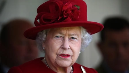 Елизавета II собирает семейный совет из-за решения принца Гарри