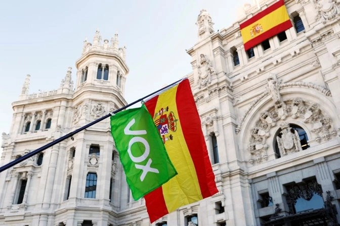 Новое испанское правительство оказалось самым большим в ЕС