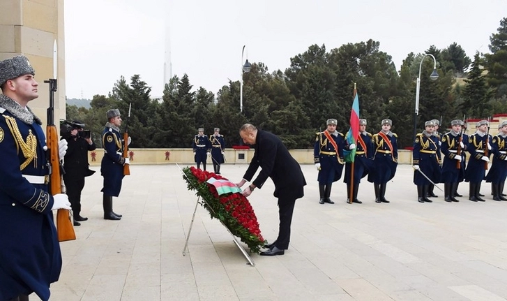Президент Ильхам Алиев посетил Аллею шехидов