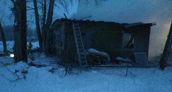 Свыше 10 человек погибли при пожаре в России - ВИДЕО