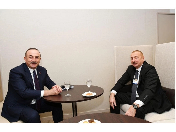 Ильхам Алиев встретился в Давосе с Мевлютом Чавушоглу