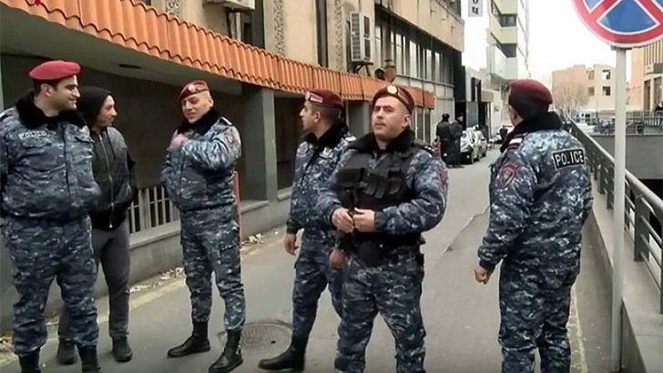Устроивший стрельбу в гостинице в центре Еревана сдал оружие - ОБНОВЛЕНО