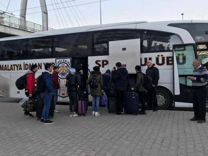 80 азербайджанских студентов эвакуированы в Нахчыван из зоны землетрясения в Турции - ОБНОВЛЕНО