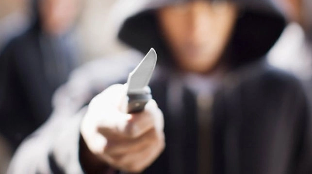 В Баку мужчина с ножом попытался ограбить известный супермаркет - ФОТО