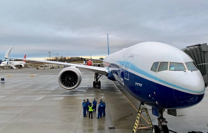 Новый Boeing 777X впервые взлетел - ВИДЕО