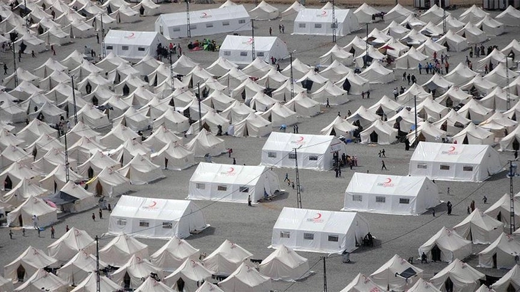Турция сооружает лагерь для беженцев из Идлиба