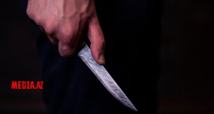 В Баку ранили ножом молодого мужчину