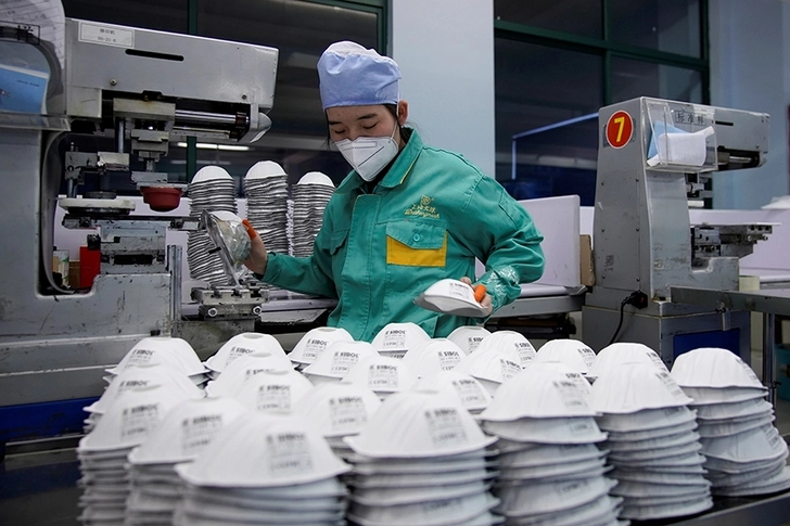 В Южной Корее начнут производить по десять миллионов масок в день
