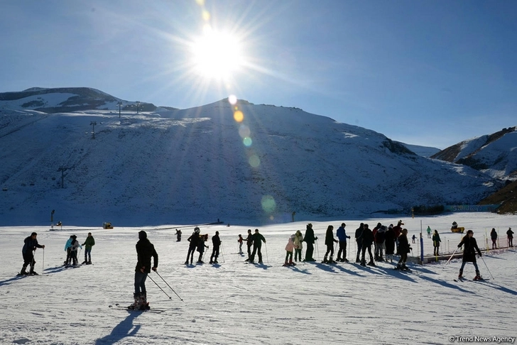 В Азербайджане более половины туристов зимнего сезона составили местные граждане