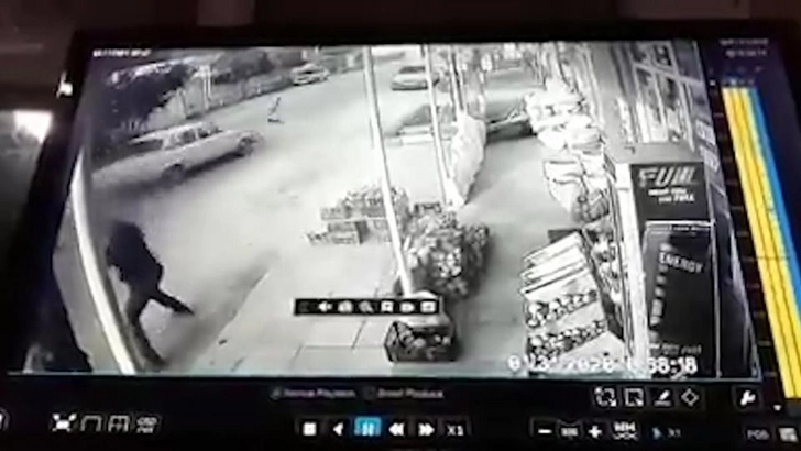 Момент автонаезда на ребенка в Джалилабаде попал на камеру - ВИДЕО