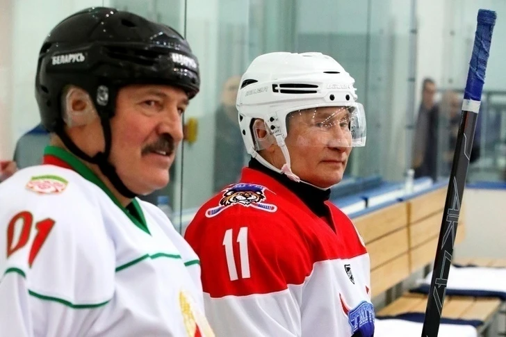 Путин и Лукашенко сыграли хоккей - ВИДЕО