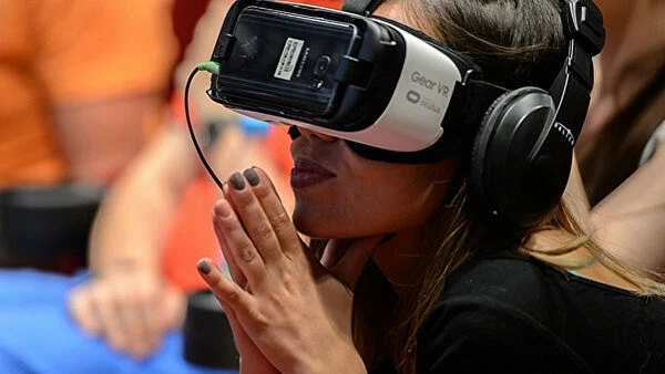 Ожившие технологии. Кореянка пообщалась с умершей дочерью благодаря VR - ВИДЕО