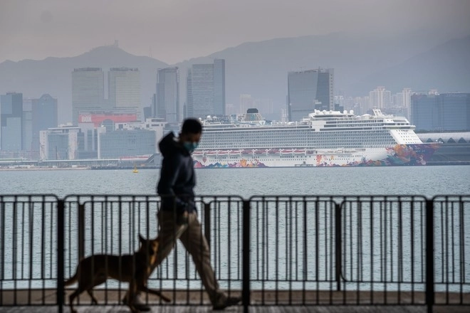 Карантин на лайнере World Dream у берегов Гонконга завершен