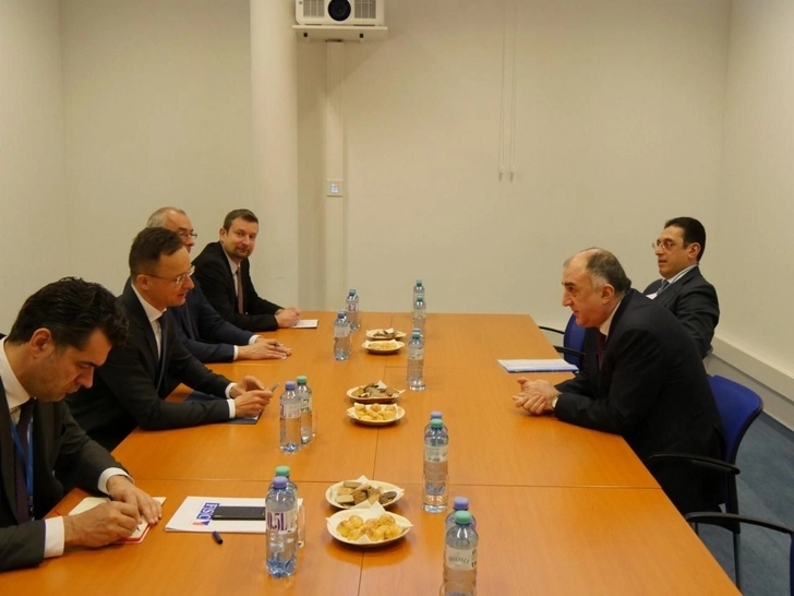 Главы МИД Азербайджана и Венгрии обсудили развитие сотрудничества