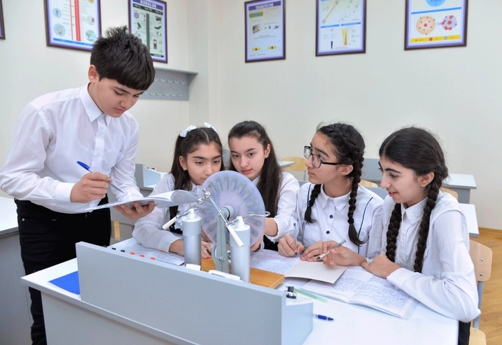 В Баку пройдет конкурс юных физиков - ФОТО