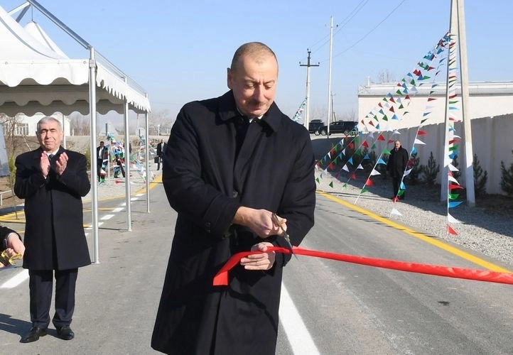 Ильхам Алиев принял участие в открытии после реконструкции автодороги Пирили-Мурадхан-Сор – ОБНОВЛЕНО/ФОТО