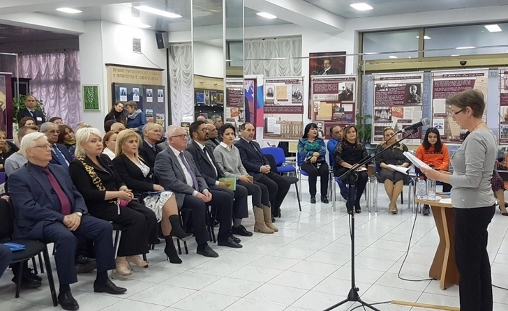 В Баку открылась выставка Международного центра Рерихов - ФОТО