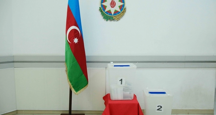 ЦИК зафиксировал вброс бюллетеней на избирательном участке на парламентских выборах в Азербайджане