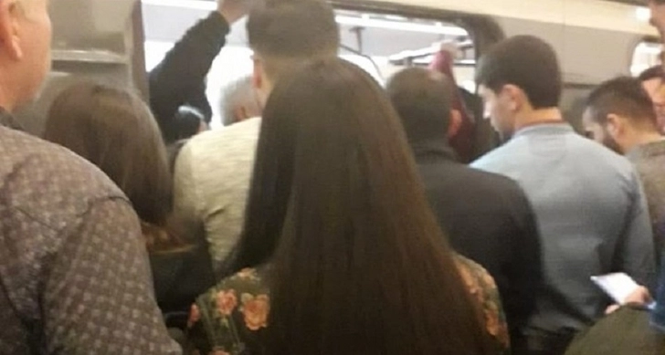 Что происходит в бакинском метро? - ФОТО