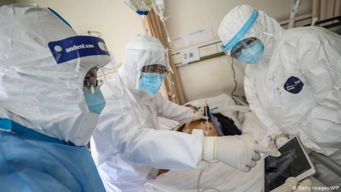 Главврач еще одной больницы в Ухане заразилась коронавирусом