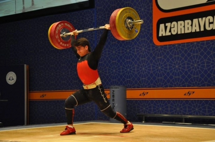 Фюган Алиев стал чемпионом Азербайджана по тяжелой атлетике