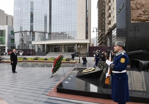 Ильхам Алиев и Мехрибан Алиева почтили память жертв Ходжалинского геноцида - ФОТО/ВИДЕО/ОБНОВЛЕНО