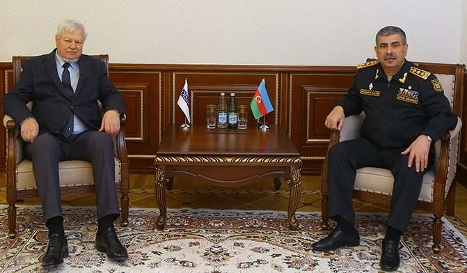 Министр обороны Азербайджана встретился с личным представителем действующего председателя ОБСЕ