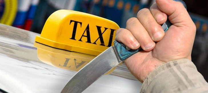 В Баку таксист ранил ножом водителя автобуса