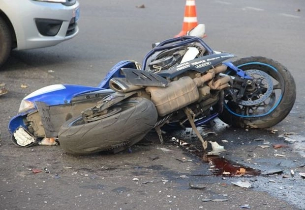 В Баку водитель мотоцикла пострадал в ДТП