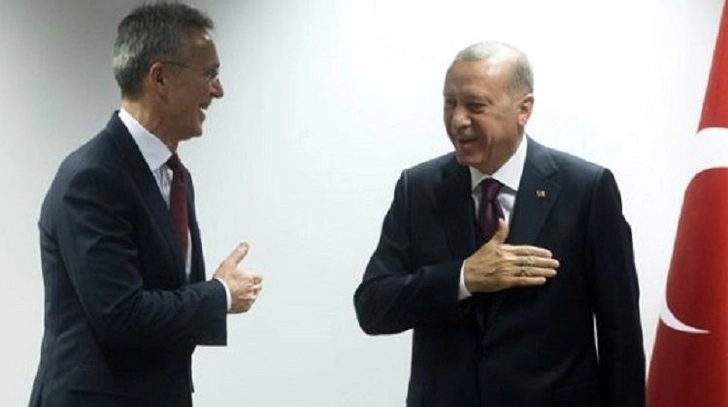 Мевлют Чавушоглу: В мире начали использовать способ приветствия, которым воспользовался Эрдоган в Брюсселе