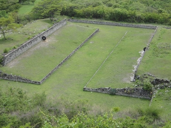 Археологи обнаружили в Мексике один из древнейших «футбольных стадионов» майя