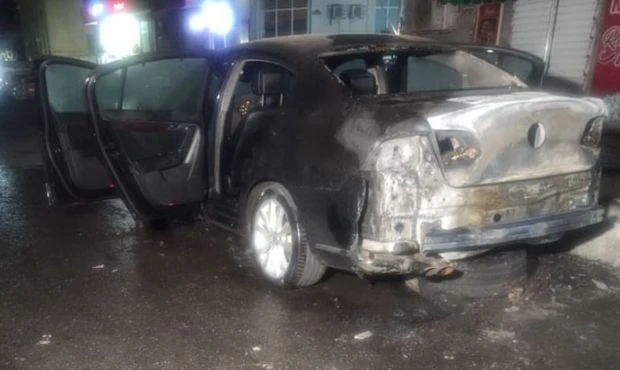 В Баку внезапно загорелся автомобиль - ФОТО