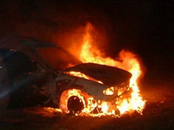 В Гарадаге загорелся легковой автомобиль