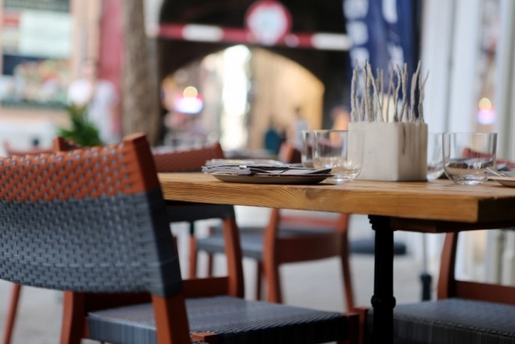 Соблюдают ли рестораны и кафе в Баку правила особого карантинного режима? - ВИДЕО