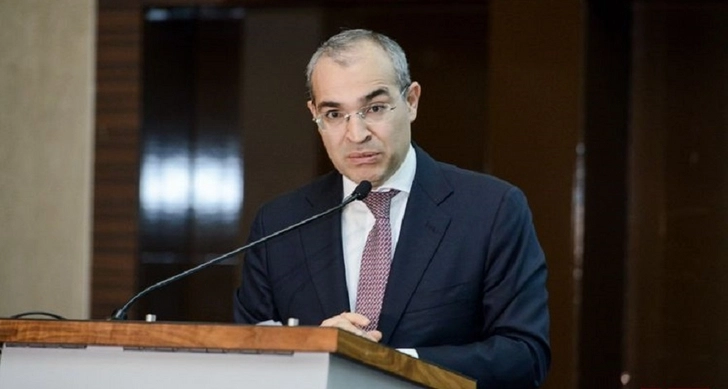 Министр экономики Азербайджана анонсировал запуск производства медхалатов и масок на фоне пандемии COVID-19