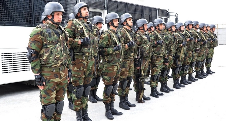 В Баку к патрулированию улиц привлечены внутренние войска