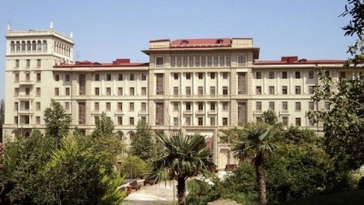 Азербайджанцев попросили носить с собой документы во время карантина