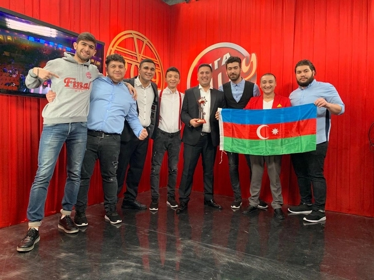 Азербайджанская лига смеха представила клип Evdə qal, Pozitiv ol! - ВИДЕО