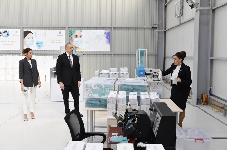 Ильхам Алиев и Мехрибан Алиева приняли участие в открытии предприятия по производству медмасок – ОБНОВЛЕНО