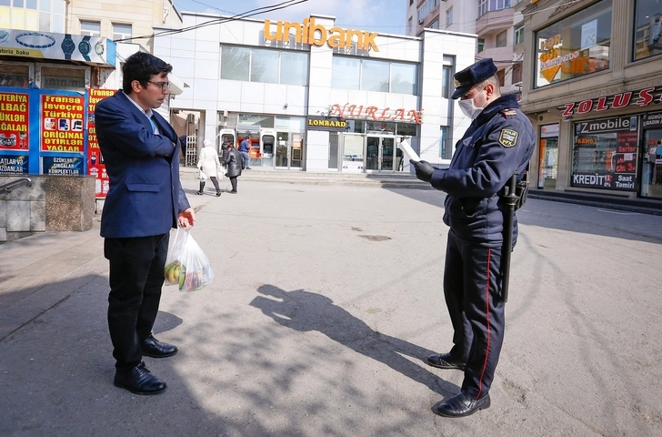 В Баку штрафуют нарушителей карантина - ФОТО
