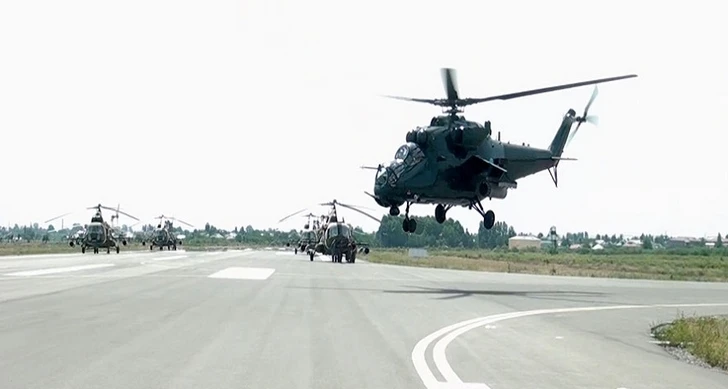 Вертолетные подразделения ВВС Азербайджана проводят тренировочные полеты - ФОТО/ВИДЕО