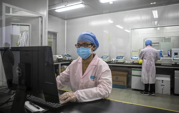 Власти Китая разрешили начать клинические испытания второй вакцины от коронавируса