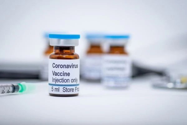 Власти Китая одобрили испытание третьей вакцины от COVID-19