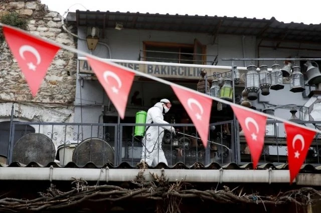 В Турции число заразившихся коронавирусом превысило 82 тысячи