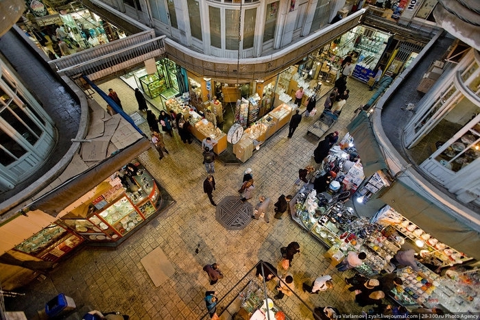 В Иране начали открываться торговые центры и магазины